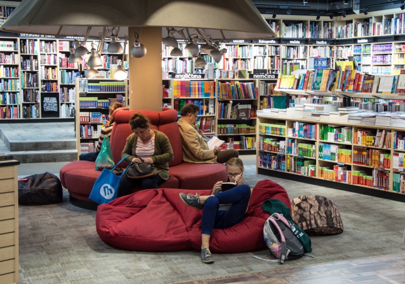 boutique-BREIL SUR ROYA-min_books_bookstore_book_reader_readers_reading_shop_sale_books-849006